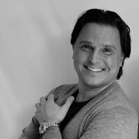«...технически всё безукоризненно, игра динамична и в меру лирична, всё натурально, никакой эксцентричности — интонационно живое выражение длинных фраз.
